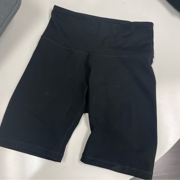 Old navy active biker shorts - Picture 6 of 7